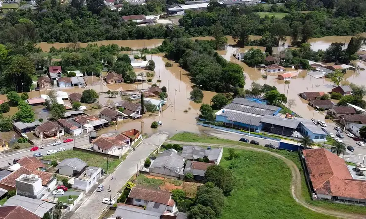 Rio Negro alagado pelas chuvas (Prefeitura de Rio Negro/Reprodução)