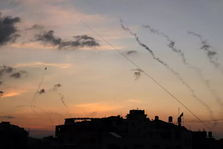 Foguetes disparados da cidade de Gaza em direção a Israel em 7 de outubro de 2023. (AFP/AFP)