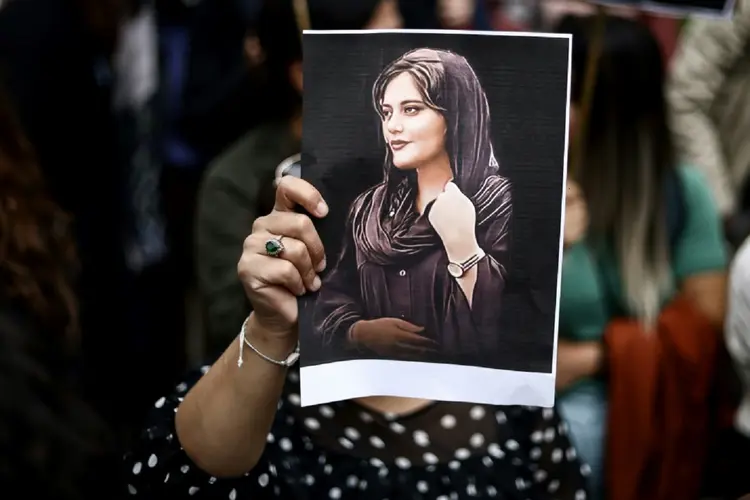 A morte de Amini provocou protestos no Irã e desencadeou o nascimento do movimento "Mulher, Vida e Liberdade" (AFP/AFP)