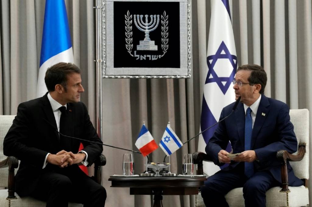 Macron: Penso que é nosso dever combater estes grupos terroristas, sem confusão, e diria que sem ampliar o conflito" (AFP/AFP)