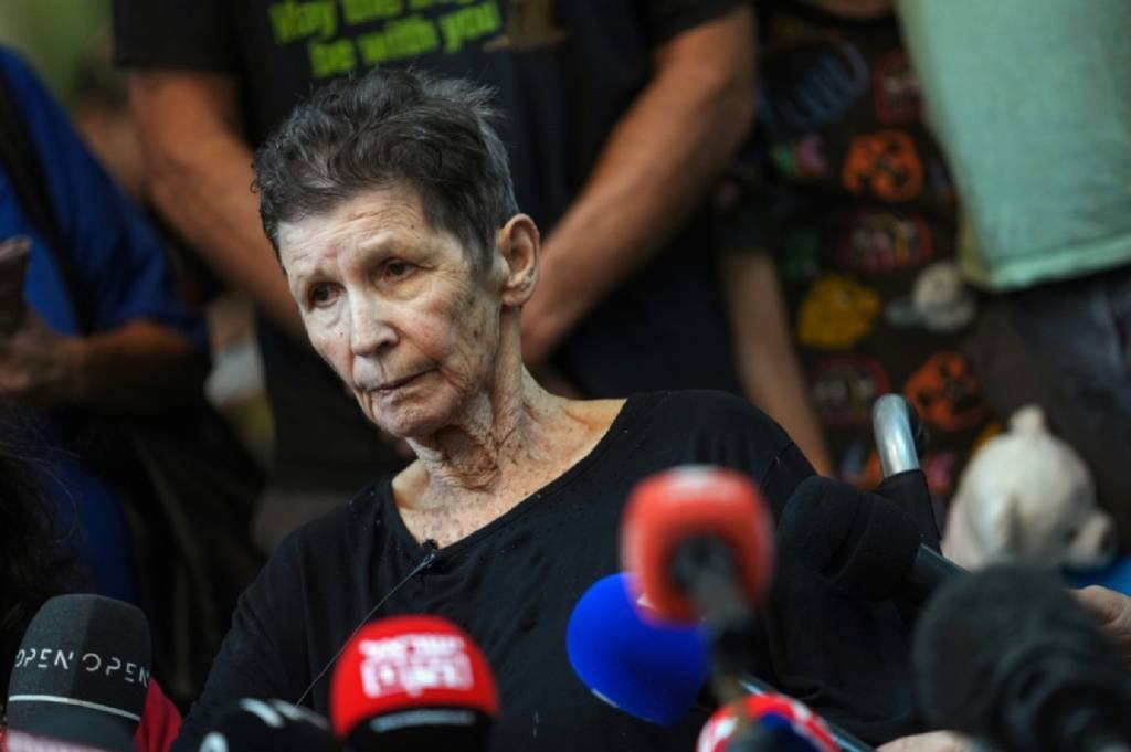 Israelense de 85 anos libertada pelo Hamas disse que reféns estão presos em túneis de Gaza