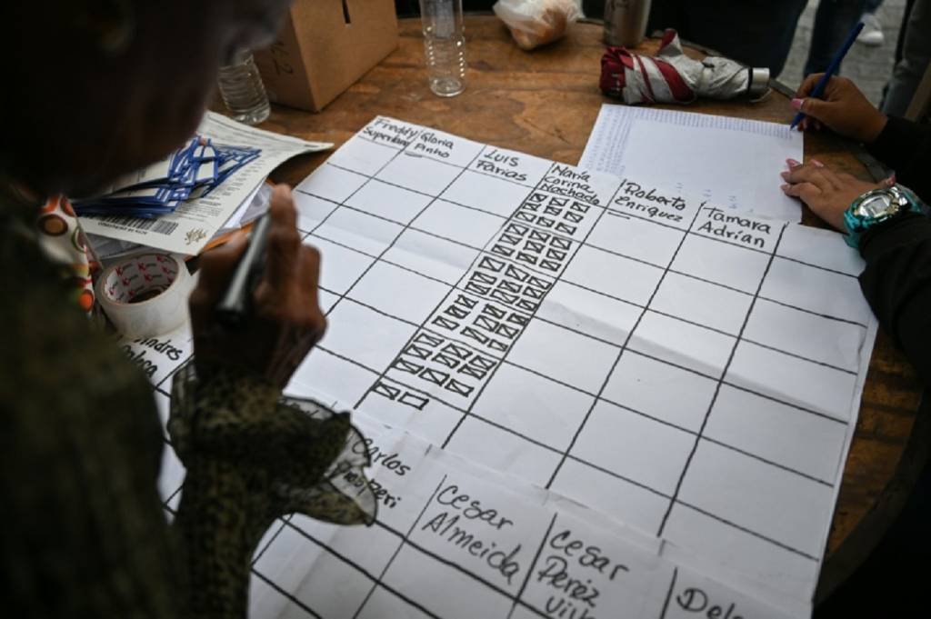Mais de 2,4 milhões de eleitores participaram nas primárias da oposição venezuelana