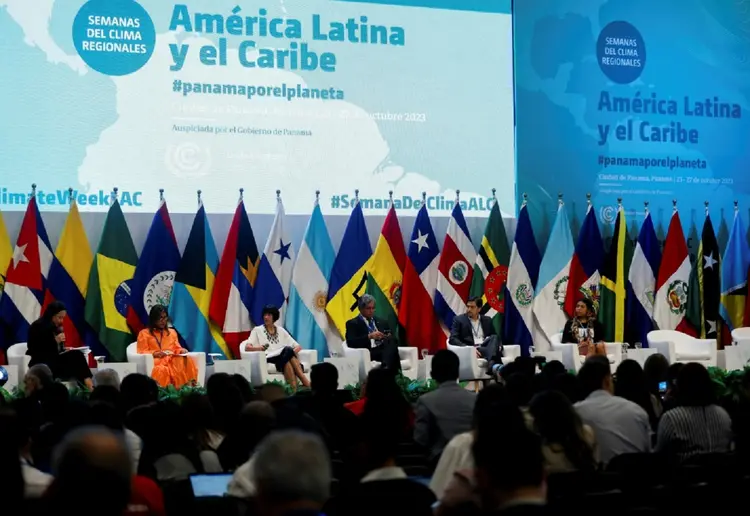 Ministros do Meio Ambiente da América Latina e do Caribe durante a reunião, em 25 de outubro de 2023, no Panamá (Francisco JARA/AFP)