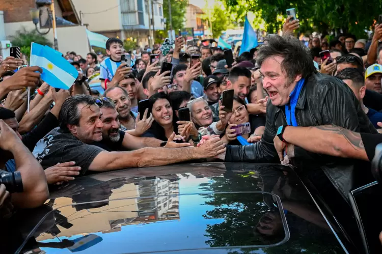 Javier Milei, durante ato de campanha em La Matanza, na Grande Buenos Aires (Luis Robayo/AFP)