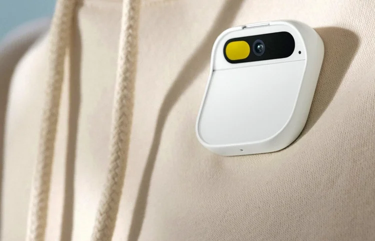 AI Pin: dispositivo surgiu como uma alternativa ao smartphone (Humane/Divulgação)