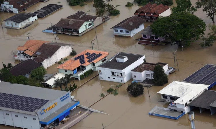 O município, no Vale do Itajaí, abriu cinco abrigos para atender os desalojados - até o início da tarde havia 467 desabrigados. (Dênio Simões / MIDR/Divulgação)