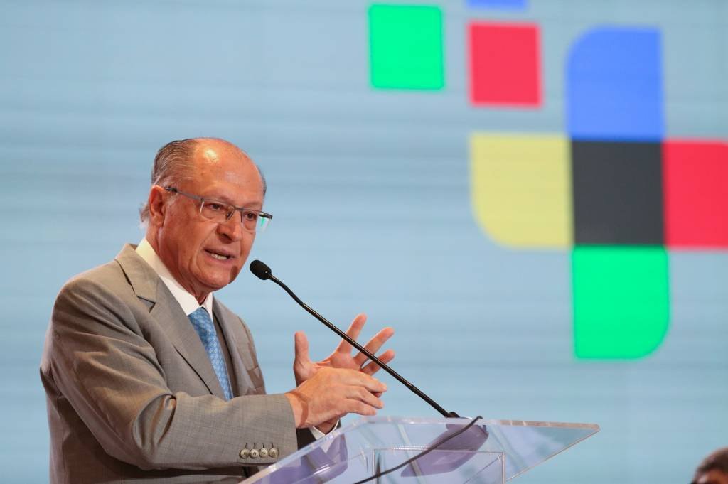 Alckmin diz ter certeza que até fim do ano Reforma Tributária estará completamente regulamentada