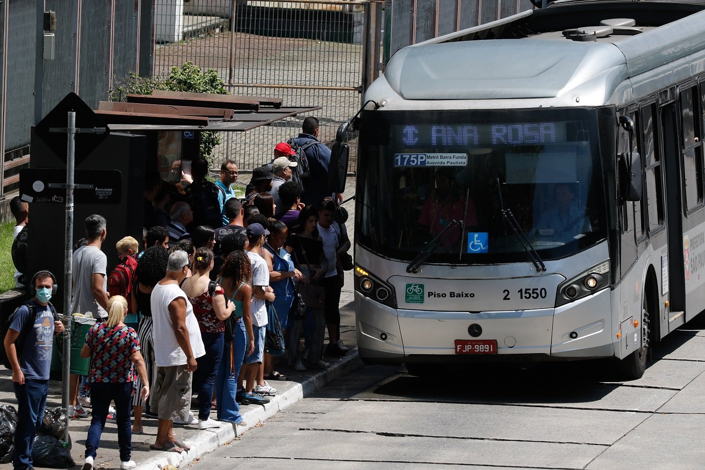 Tarifa de ônibus em SP deve ficar entre R$ 5 e R$ 5,20