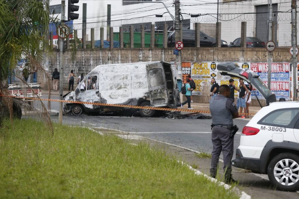 Tentativa de roubo à carro forte (roubo de carga) na Avenida Ragueb Chohfi, em São Mateus, zona leste da cidade de São Paulo em 2017