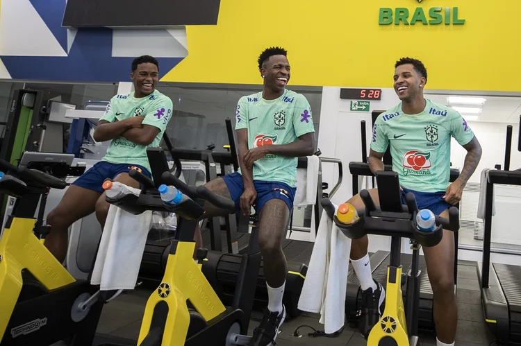 Vini Jr, Endrick e Rodrygo: Nesta segunda, os três fizeram os trabalhos físicos juntos (Joilson Marconne / CBF/Reprodução)