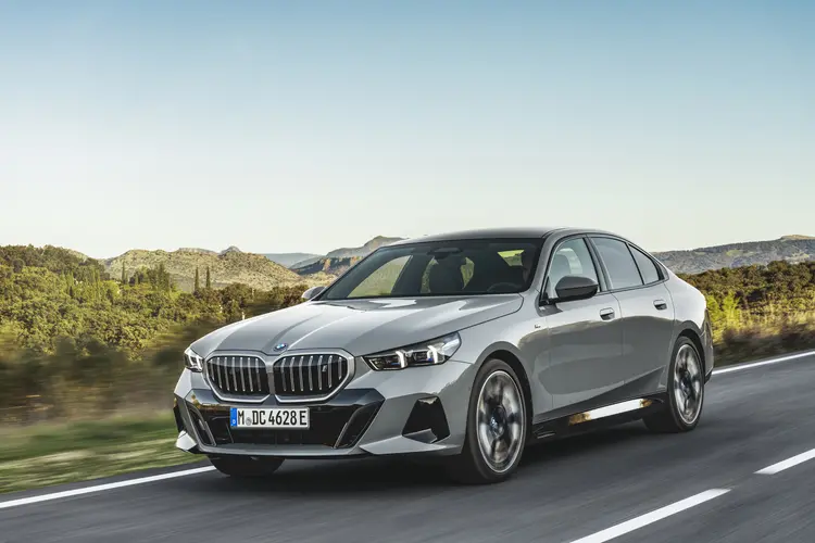  BMW Série 5: modelo i5 M60 xDrive é o topo da linha e 100% elétrico. (BMW/Divulgação)