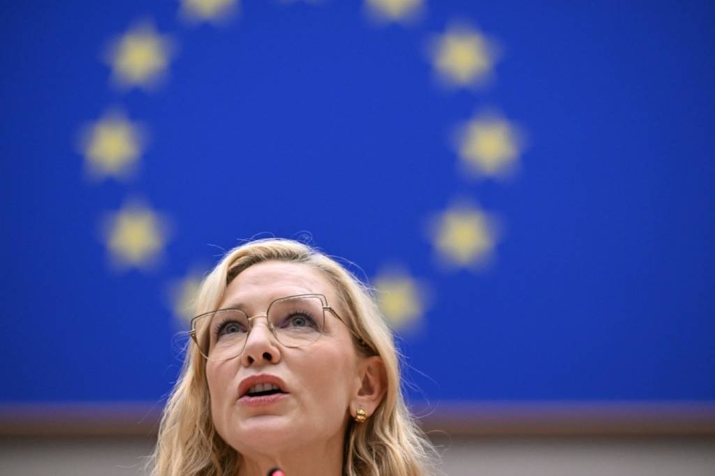 Cate Blanchett denuncia 'perigosos mitos' sobre refugiados aos deputados da UE