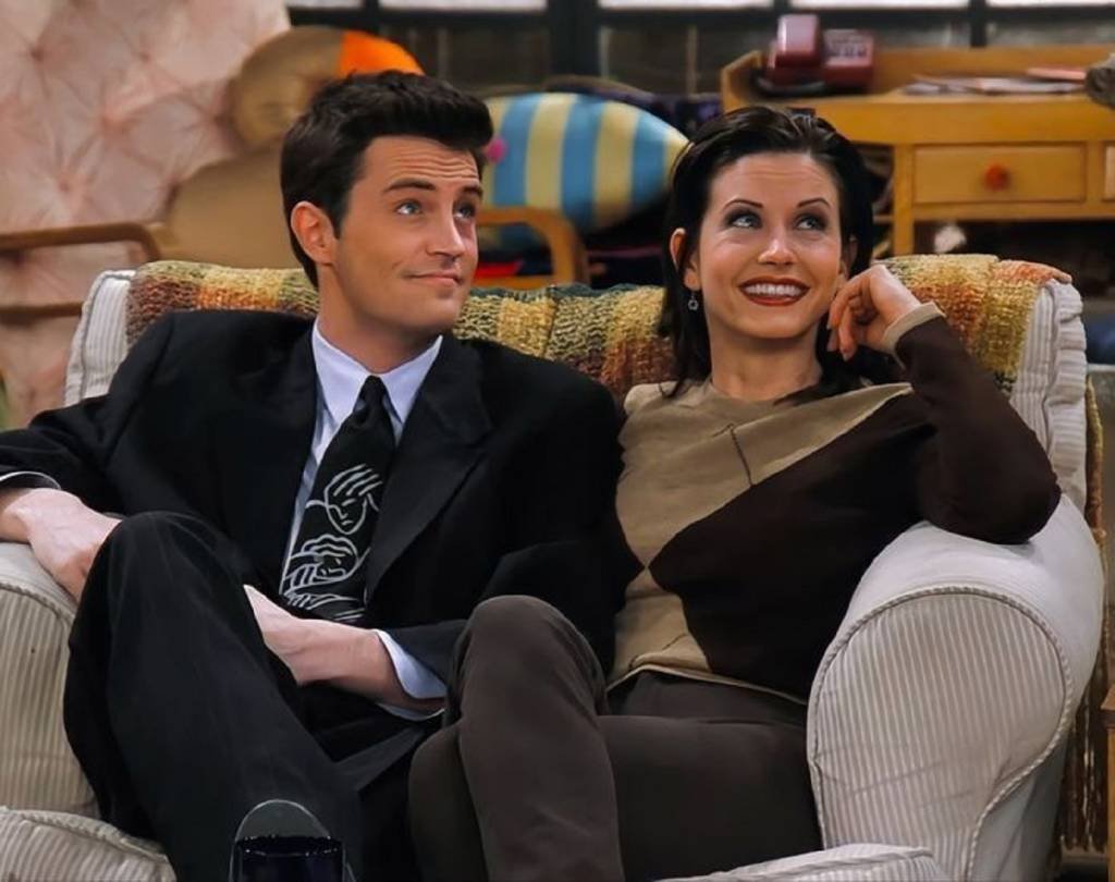 Matthew Perry impediu que Chandler traísse Monica em "Friends"; entenda