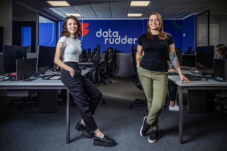 Thais Nolasco e Rafaela Helbing, fundadoras da Data Rudder: pioneirismo num mercado predominantemente masculino  (Leandro Fonseca/Exame)