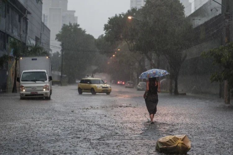 Chuva: A partir de domingo, o Instituto Nacional de Meteorologia (Inmet) avisa que fenômeno que promove a elevação das máximas se encerrará (Marcelo Camargo/Agência Brasil)