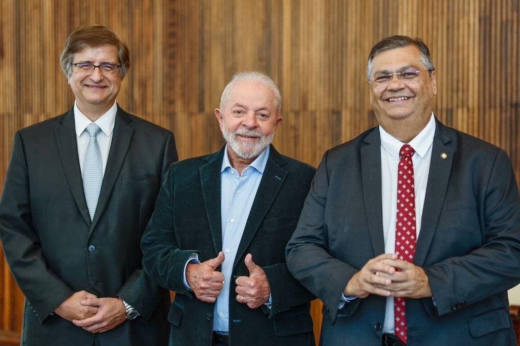 Lula confirma indicação de Flávio Dino ao STF e de Paulo Gonet à PGR