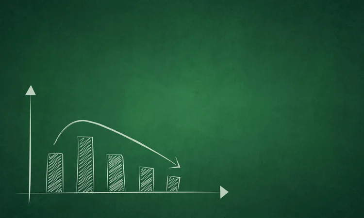 Linha do tempo das finanças: tendência de queda preocupa população com mais de 50 anos