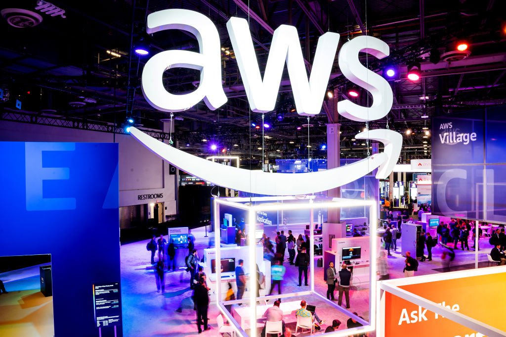 AWS, da Amazon, negocia contrato com IBM para expandir capacidade de IA