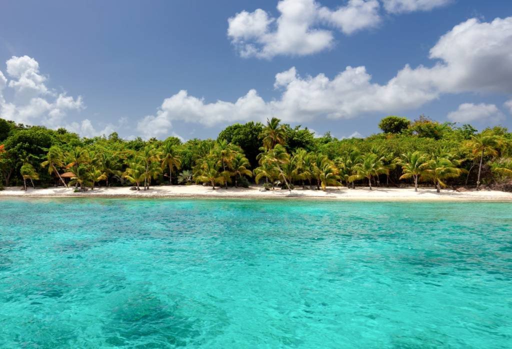 Bilionário misterioso oferece salário de R$ 82 mil ao mês para cuidar de ilha no Caribe