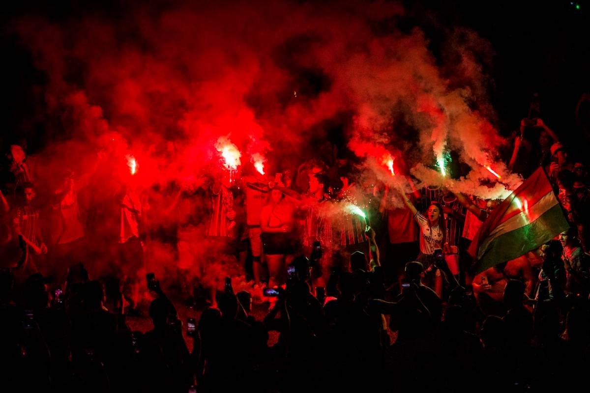 Flamengo transmite jogo no  com 2 milhões simultâneos e