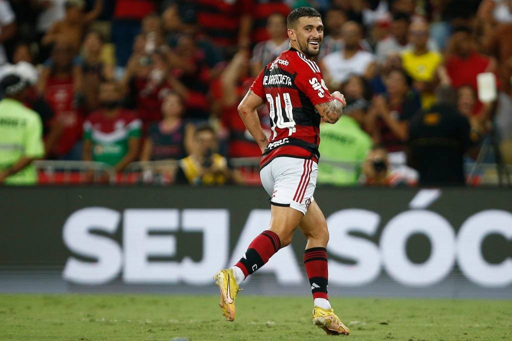 Com gol de Arrascaeta, Flamengo vence RB Bragantino e assume a terceira colocação do Brasileirão