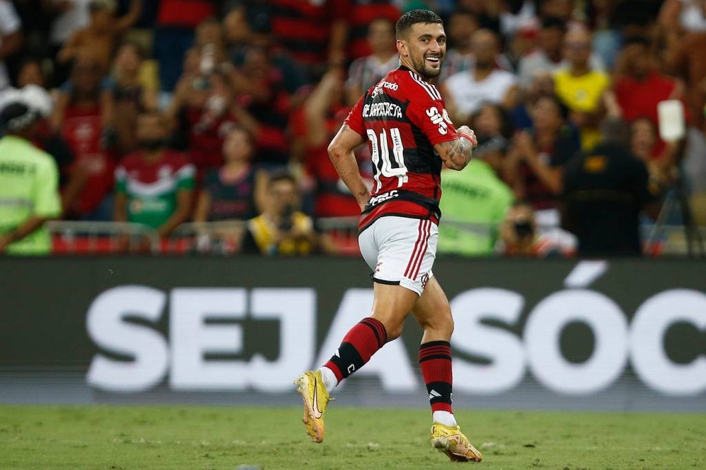 Com gol de Arrascaeta, Flamengo vence RB Bragantino e assume a terceira  colocação do Brasileirão