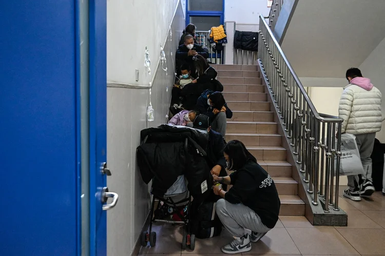 Pneumonia: A Comissão Nacional de Saúde na China já haviam informado sobre um aumento na ocorrência de doenças respiratórias em geral, incluindo gripe, Covid-19, bronquiolite infantil e pneumonia (Jade Gao/Getty Images)