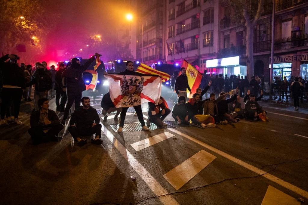 Espanha: protesto em Madri contra governo de Pedro Sánchez termina em confronto com a polícia