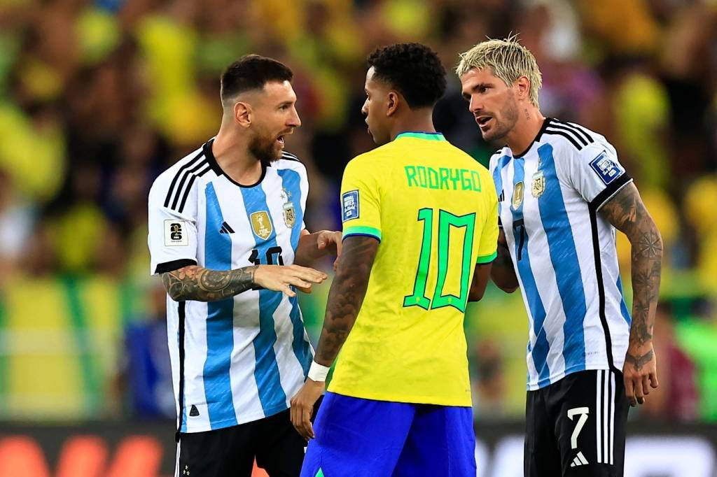 Messi: craque do Inter de Miami tentou tapar a boca com as mãos para evitar a leitura labial (Buda Mendes/Getty Images)
