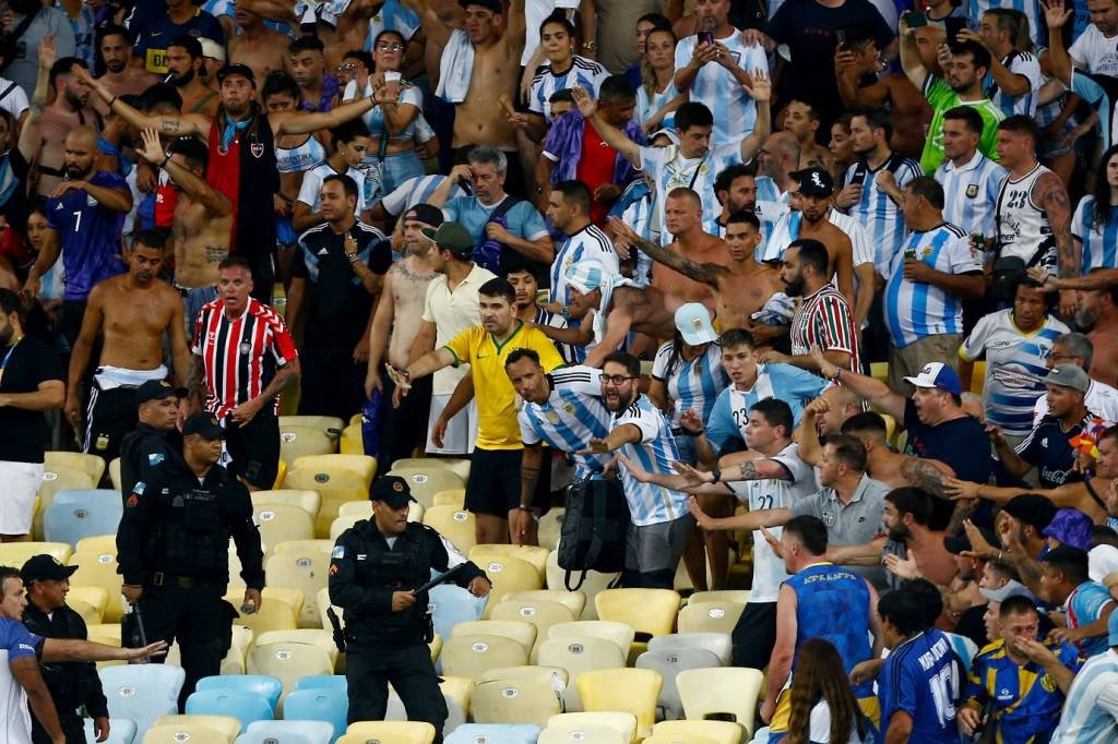 Confusão no Maracanã interrompe jogo entre Brasil e Argentina – Esporte –  CartaCapital, imagens do jogo do brasil 