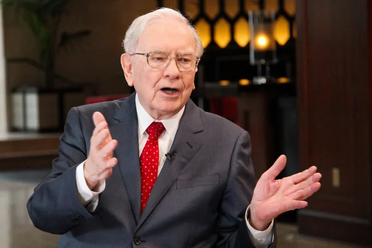 A Berkshire, de Waren Buffett, zerou seus investimentos no negócio de pagamentos StoneCo, nas seguradoras Globe Life e Markel Corporation, e na construtora DR Horton (Bank/NBCUniversal via/Getty Images)