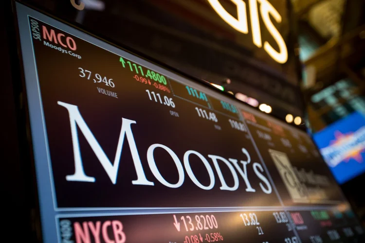 A monitor displays Moody's Corp. signage on the floor of the New York Stock Exchange (NYSE) in New York, U.S., on Monday, March 27, 2017. U.S. stocks fell, extending a decline on Friday after President Trump failed to pass his health-care bill, undermining optimism he can enact growth policies that invigorated bulls after the election. Photographer: Michael Nagle/Bloomberg via Getty Images (Michael Nagle/Bloomberg/Getty Images)