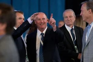 Quem é Greg Abel? Conheça o sucessor de Warren Buffett