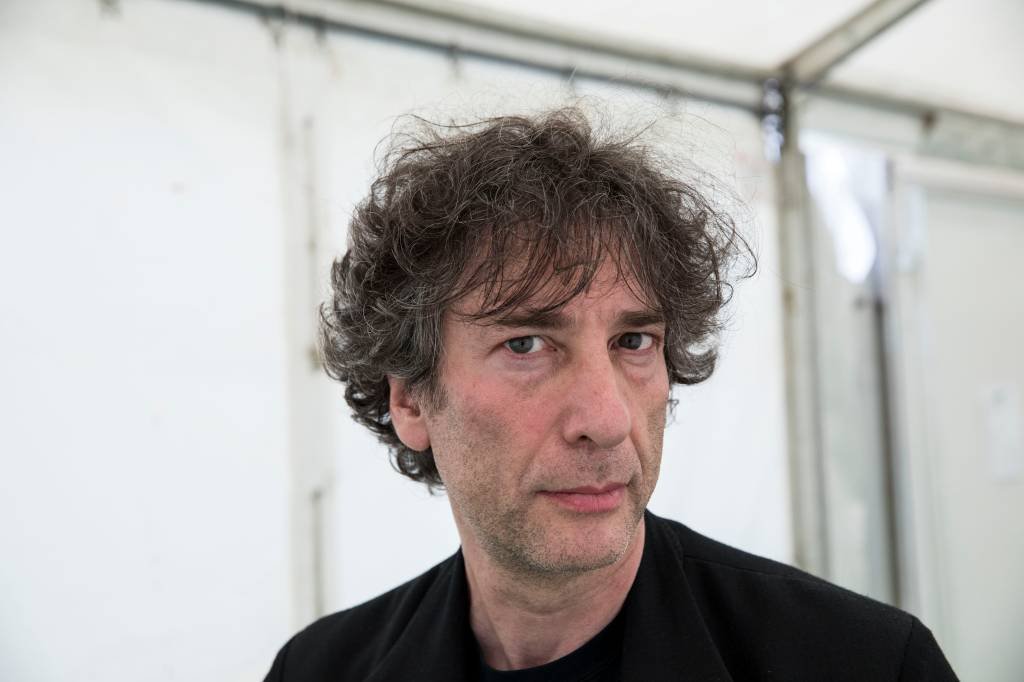 No intervalo de 'Sandman' e 'Good Omens', Intrínseca lança livro de Neil Gaiman no Brasil