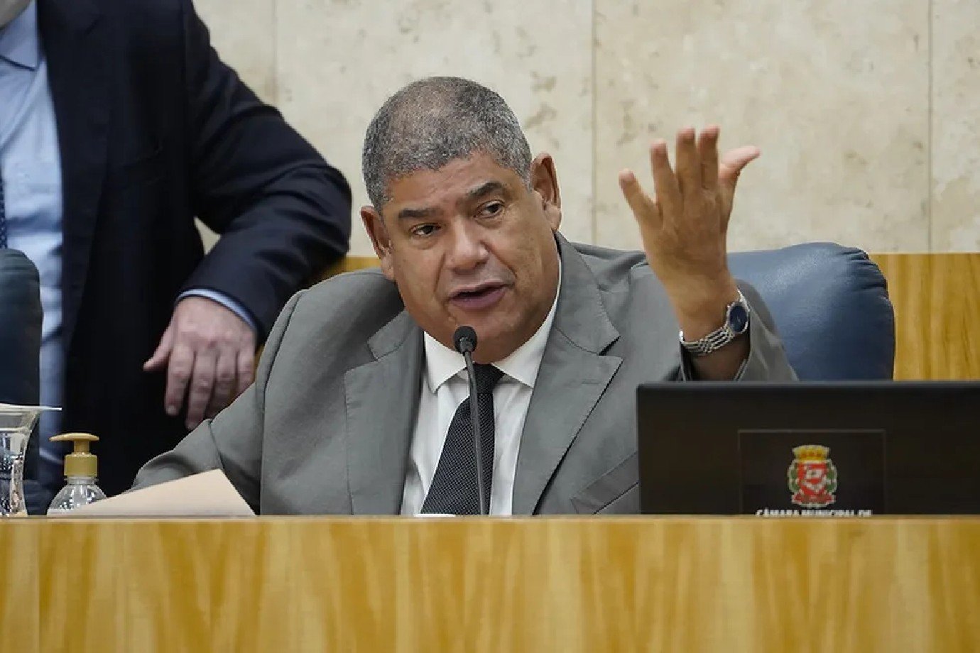 Milton Leite sinaliza que União pode apoiar outras candidaturas e critica coalizão de Nunes