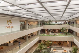 Imagem referente à matéria: Balanço da Natura, inflação ao produtor nos EUA e pesquisa mensal de serviços: o que move o mercado