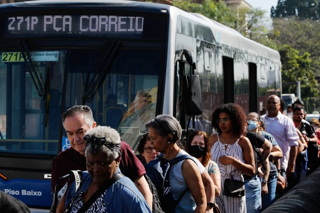 Greve de ônibus: prefeitura de SP entra na Justiça contra possível paralisação