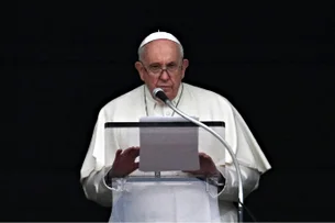 Papa Francisco pede que capacetes azuis da ONU 'sejam respeitados' no Líbano após ataques de Israel