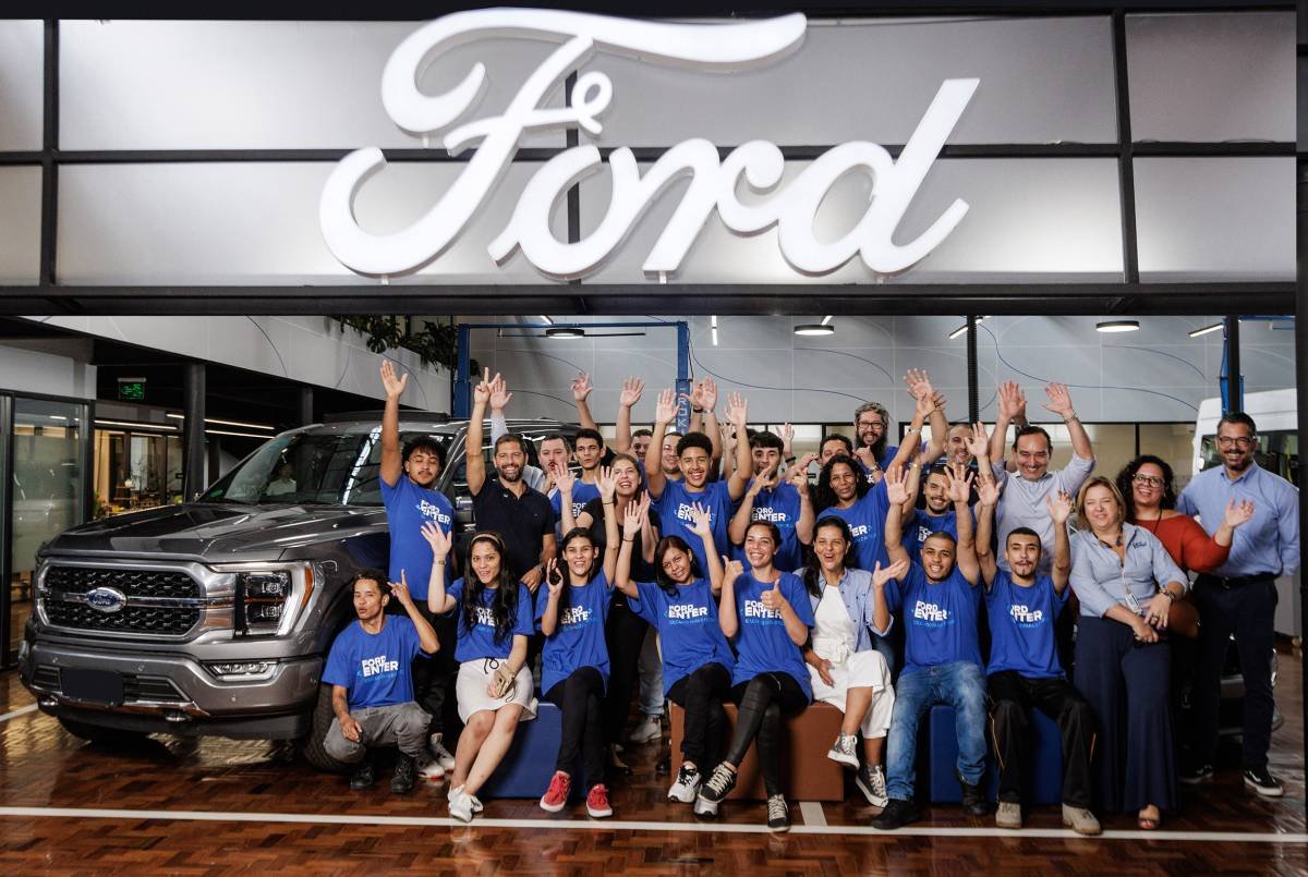 Ford oferece curso de tecnologia para pessoas de baixa renda