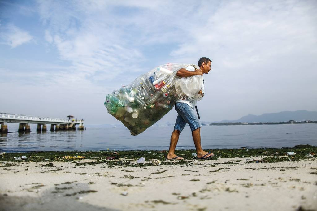 Baía de Guanabara, no Rio de Janeiro: concessão da Cedae é considerada uma das maiores licitações de saneamento realizadas no país (Fabio Teixeira/Anadolu Agency/Getty Images)