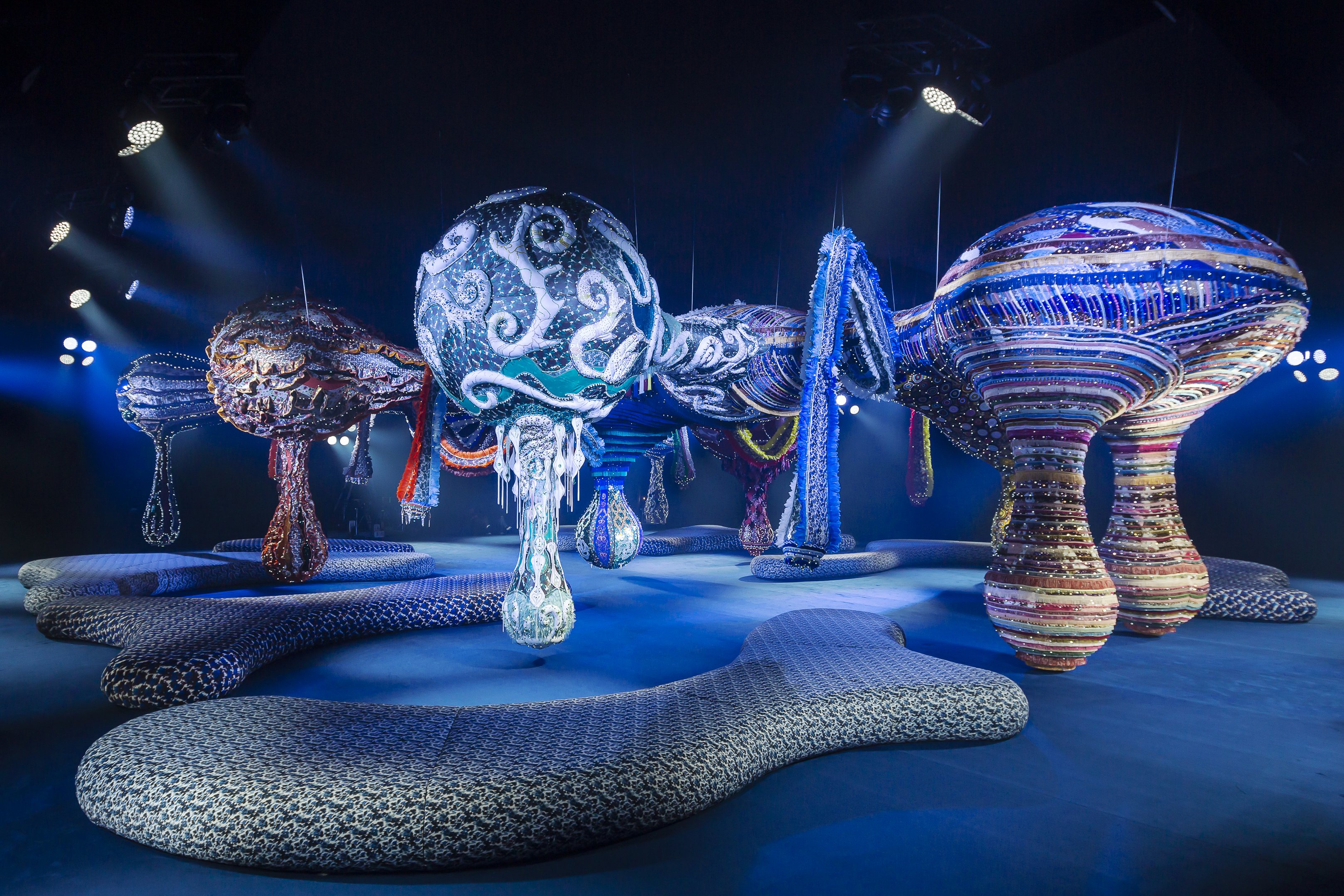 Do desfile da Dior para o Brasil: obras de Joana Vasconcelos são atrações no Museu Oscar Niemeyer