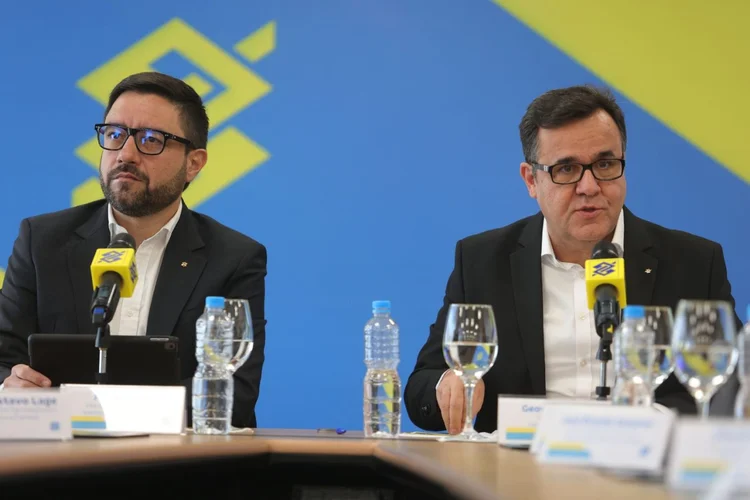 Felipe Prince, CRO do Banco do Brasil (à esquerda) e Geovanne Tobias, CFO (à direita) em coletiva sobre os resultados do BB (Laila Goulart/ BB/Divulgação)