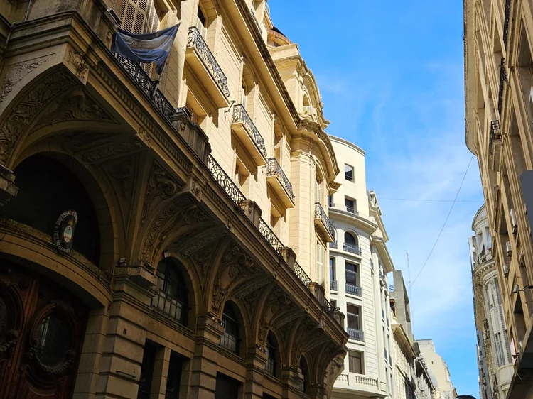 Vista de um edifício no microcentro de Buenos Aires no sábado, 18 (Luciano Pádua/Exame)