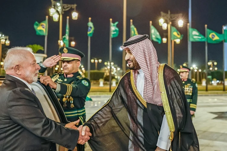 Reunião entre o presidente do Brasil, Luiz Inácio Lula da Silva, e o primeiro-ministro da Arábia Saudita, Mohammed bin Salman, em Riad (Ricardo Stuckert/Divulgação)