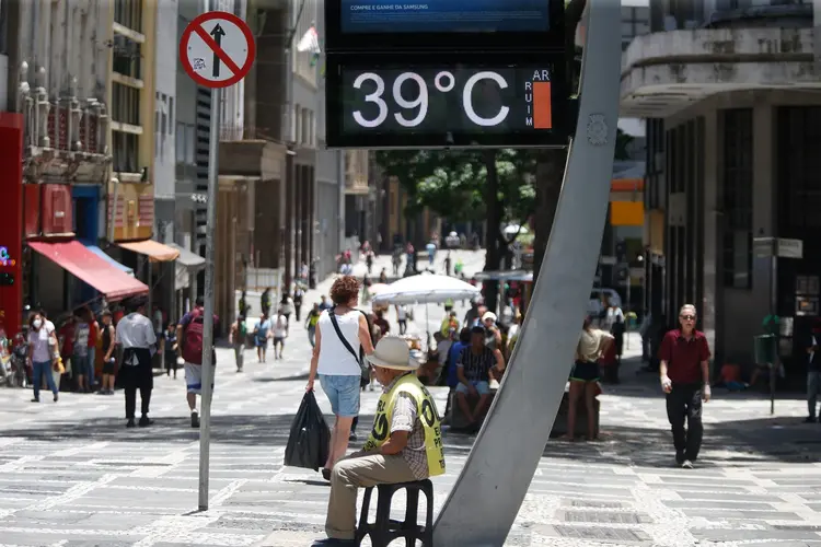 São Paulo SP 12/11/2023 Termometro marcando 39 graus na região da Praça da Sé.   Foto: Paulo Pinto/Agência Brasil (Paulo Pinto/Agência Brasil)