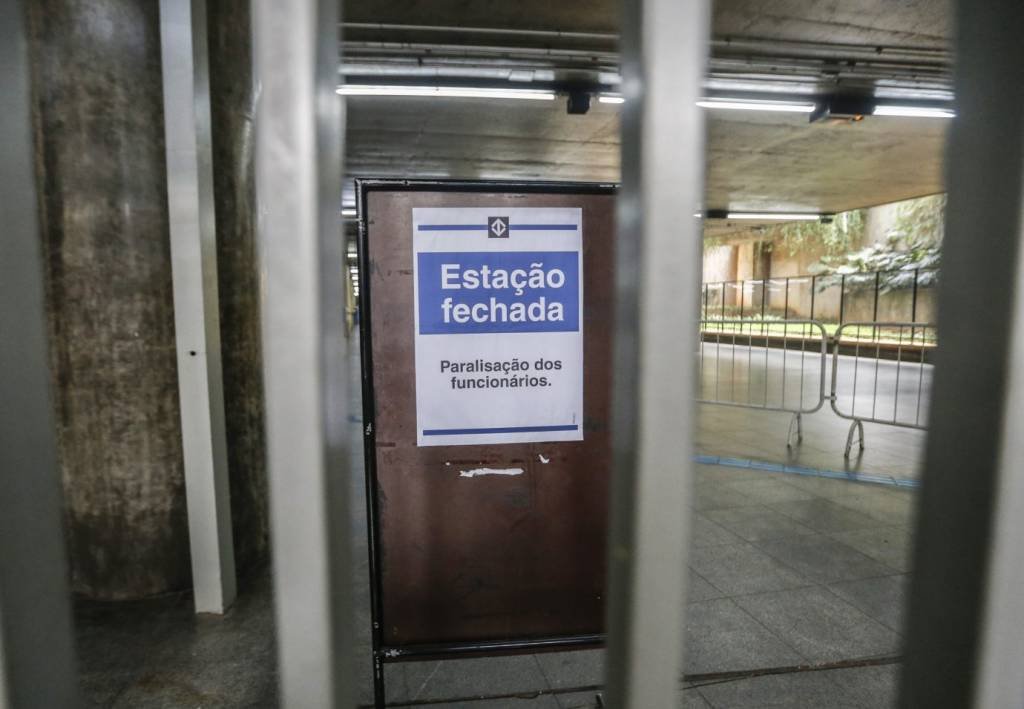 Nesta terça-feira, 28, os sindicatos de trabalhadores do Metrô, CPTM e Sabesp preveem uma greve que irá impactar o funcionamento de algumas linhas do metrô da capital paulista (Paulo Pinto/Agência Brasil)
