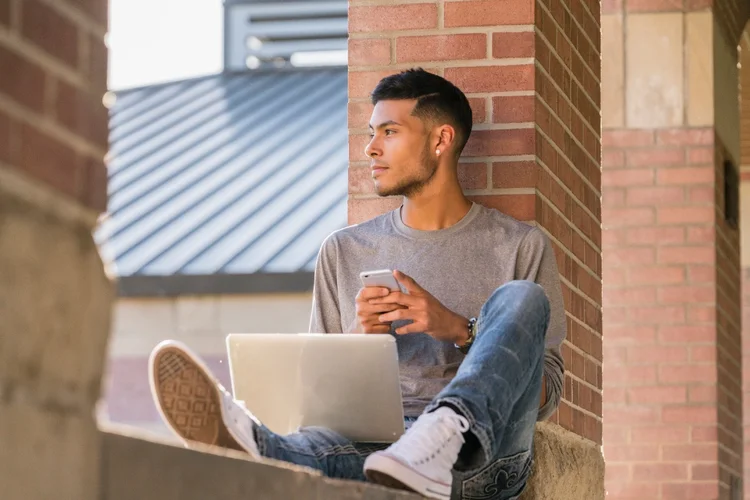 Educação: programa é focado em estudos nos Estados Unidos, Nova Zelândia, Austrália, Inglaterra e Canadá (Hill Street Studios/Getty Images)