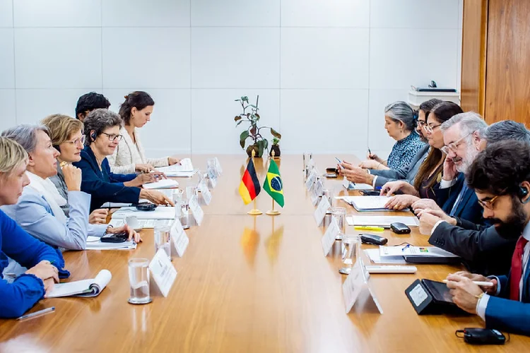 Reunião entre representantes do Brasil e da Alemanha teve como objetivo estabelecer parcerias em nome do desenvolvimento sustentável. (MDIC/Divulgação)