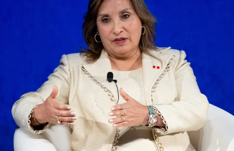 Dina Baluarte: governante, de 61 anos, substituiu Pedro Castillo após sua tentativa de dissolver o Congresso (AFP/AFP)