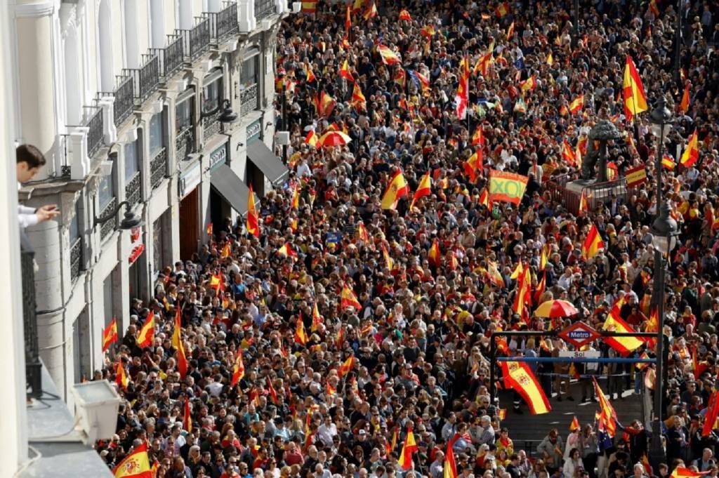 Direita na Espanha vai às ruas contra Sánchez e lei de anistia a separatistas catalães